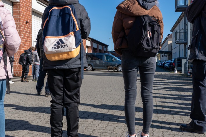 POL-NI: Landkreise Nienburg und Schaumburg - Über 90 Kinder verbringen den Zukunftstag bei der Polizei