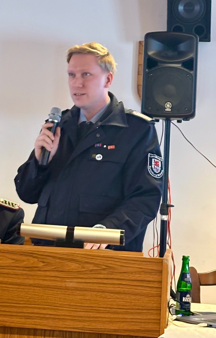 FW-ROW: Kreisdelegierten-Tag der Kinder- und Jugendfeuerwehren - Kreisjugendpflegerin Birgit Martens ausgezeichnet