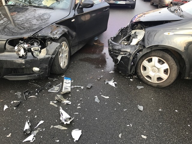 POL-PPRP: (Ludwigshafen) - Verkehrsunfall mit Leichtverletztem