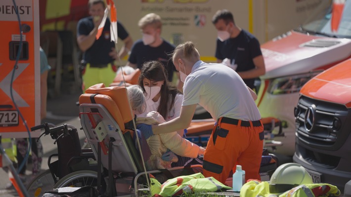 Unwetter Deutschland: Immense Solidarität / Bündnis "Aktion Deutschland Hilft" nutzt Spenden für Basisversorgung Geretteter und Aufräumarbeiten