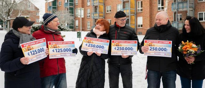 Glücksgefühle zum Valentinstag: Postcode Lotterie verteilt zwei Millionen Euro in Neustrelitz