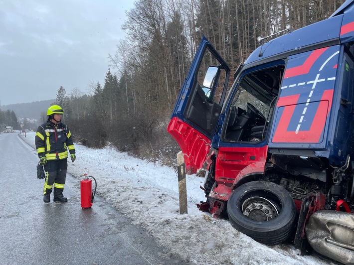 KFV-CW: Schwerer Verkehrsunfall auf der L 361 bei Nagold - Rettungshubschrauber bringt Schwerverletzten ins Krankenhaus