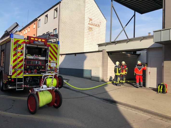 FW-GE: Feuer in Metzgereibetrieb in Gelsenkirchen Erle