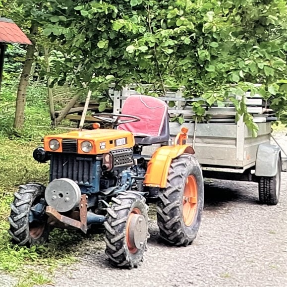 LPI-NDH: Traktor von Gartengrundstück gestohlen