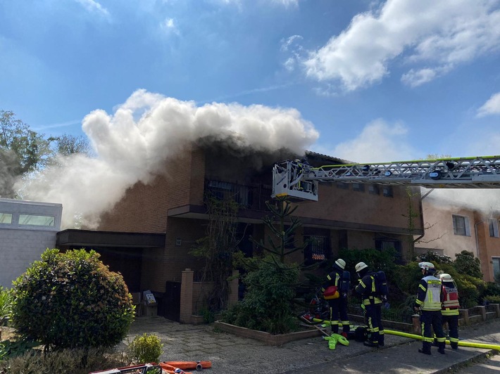 FW-Erkrath: Küchenbrand in Unterfeldhaus - Keine Verletzten