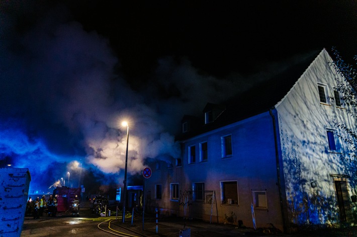 FW Menden: Sirenenalarm - Feuer in leerstehendem Gebäude