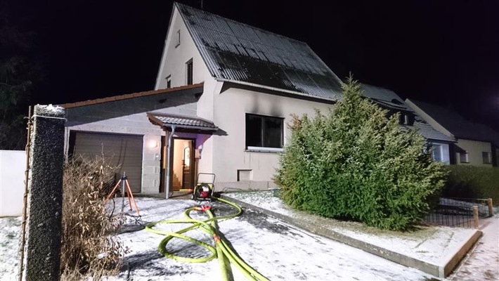 POL-PDMT: Wohnhausbrand mit einer schwerverletzten Person