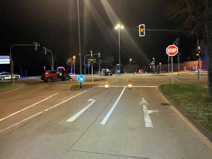 POL-PDTR: Vollsperrung nach schwerem Unfall Kohlenstraße/Trimmelter Hof, fünf verletzte Personen