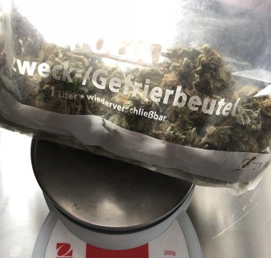 BPOL-FL: Auf dem Weg zur Arbeit - 85 Gramm Marihuana im Rucksack