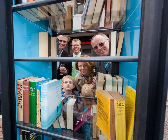 Literatur &quot;to go&quot; am Welttag des Buches / RWE schafft mit Bücherschränken kulturelle Infrastruktur