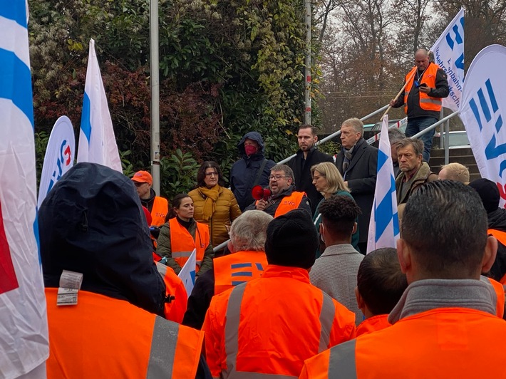 EVG Saarland: Protest gegen die Zerschlagung der Bahn / Auch Anke Rehlinger kompromisslos pro integrierten Konzern