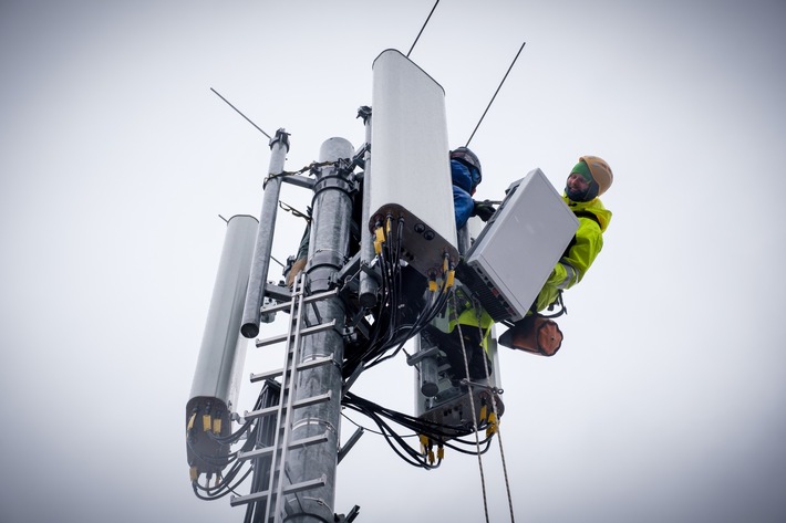 Telekom geht neue Wege in Hamburg: Suche nach Mobilfunkstandorten per Plakat und Anzeigen