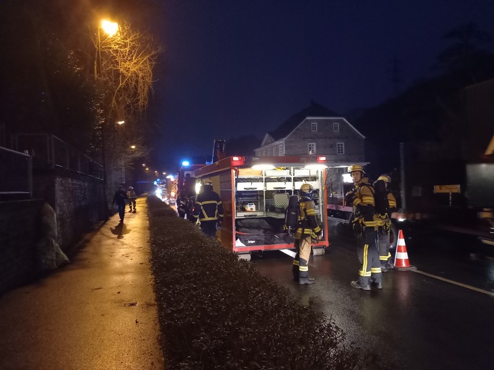 FW-EN: Heizöl lief nach Heizungsdemontage in den öffentlichen Abwasserkanal - Mehrere Einsätze im Stadtgebiet aufgrund von Geruch in der Kanalisation