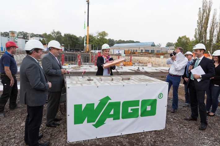 Noch mehr Raum für Teamgeist und Innovationen: Grundstein für neue WAGO-Zentrale in Minden gelegt