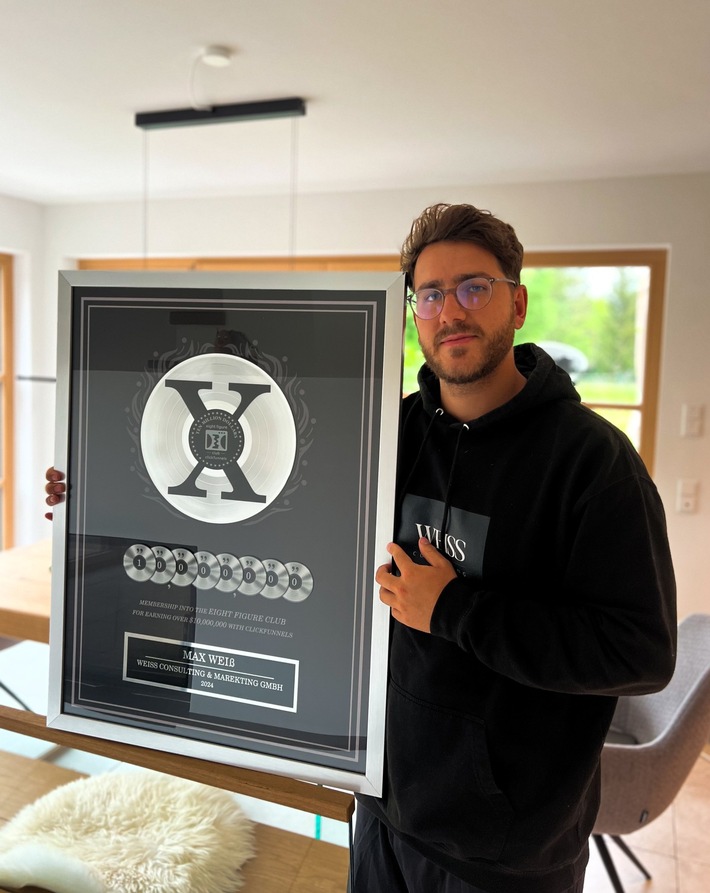 Pressemitteilung / Online-Marketer Max Weiß erhält weltweit begehrten “Two Comma Club ‚X’ Award” von ClickFunnels