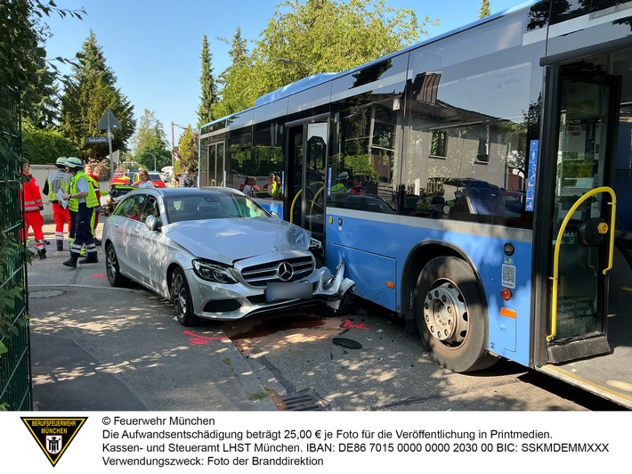 FW-M: Unfall mit Bus endet glimpflich (Trudering-Riem)