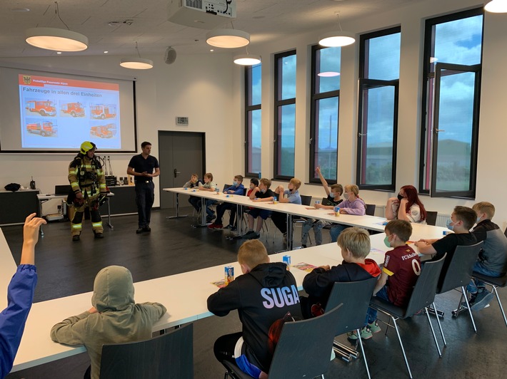 FW Alpen: Viertklässler der Grundschulen frischen ihre Brandschutzerziehung auf