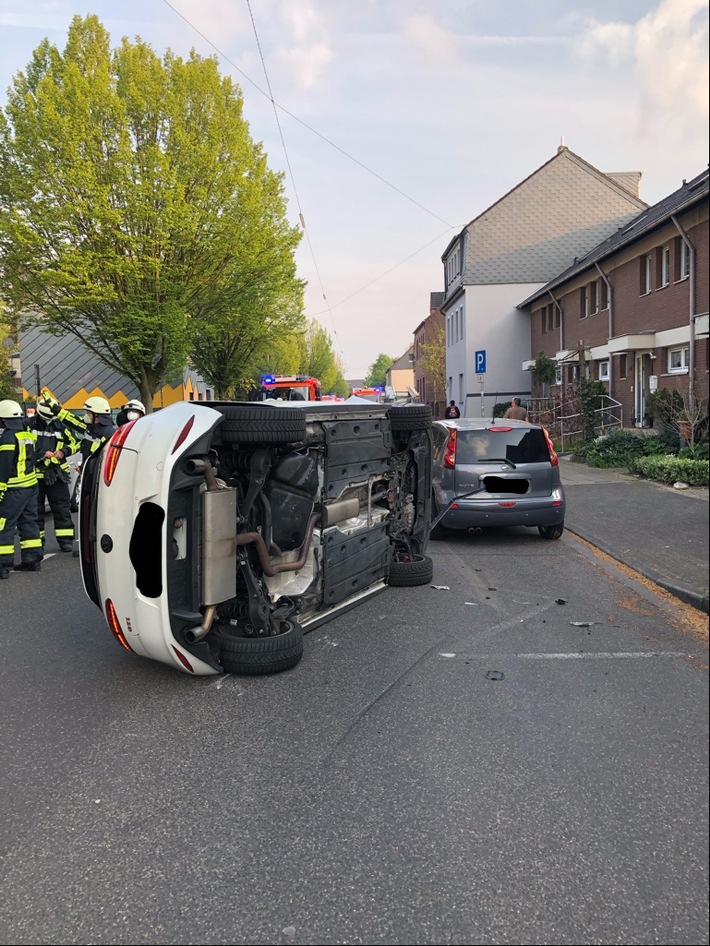 POL-ME: Verkehrsunfall mit einer schwer verletzten Person - Langenfeld- 2105001