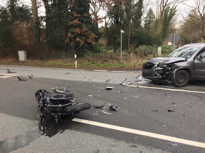 POL-WHV: Verkehrsunfall Motorrad/PKW - Motorradfahrer verletzt