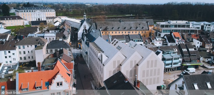 Gutjahr-Drainage schützt Klinkerdach des Rathauses Brühl