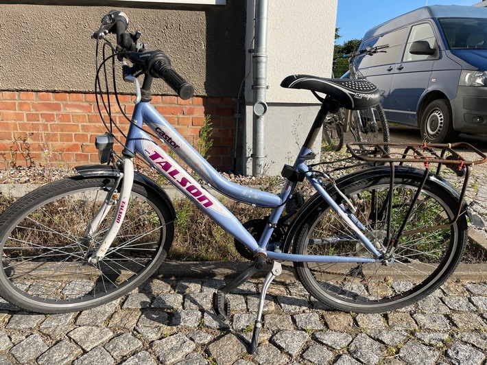 POL-HRO: Kriminalpolizei sucht Eigentümer von zwei Fahrrädern