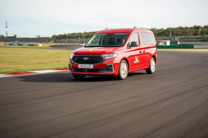 Ford Tourneo Connect wird mit dem Goldenen Lenkrad ausgezeichnet