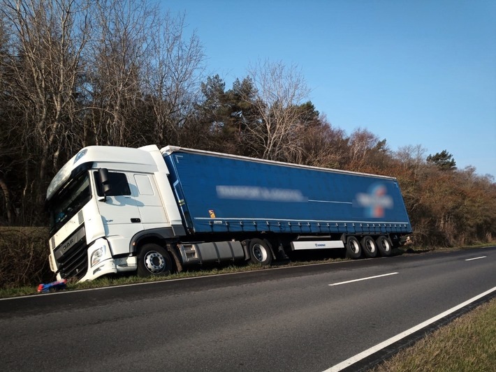 POL-HST: Umgekippte LKW sorgen für Sperrungen auf Landesstraßen