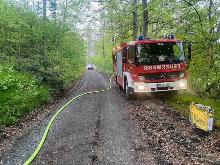 FW-MK: Zwei Brandstellen im Wald beschäftigen die Feuerwehr Iserlohn