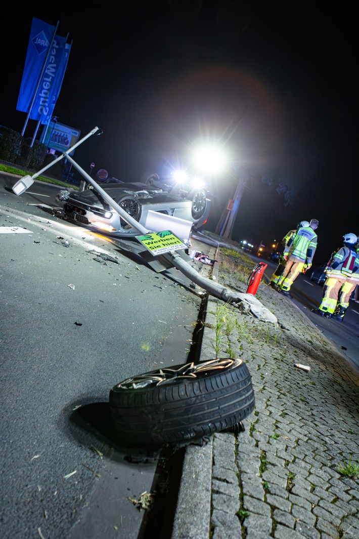 FW-MK: Überschlagener PKW auf der Dortmunder Straße