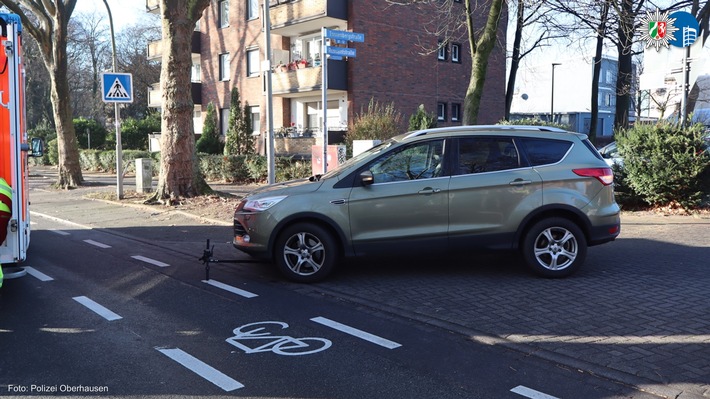 POL-OB: E-Scooter-Fahrer (15) angefahren - Scooter frisiert, Kennzeichen entwendet