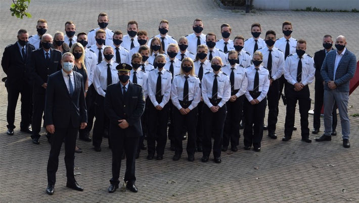 POL-VIE: Herzlich willkommen in der Kreispolizeibehörde Viersen: Landrat und Kreisdirektor begrüßen 56 neue Polizistinnen und Polizisten im Kreis