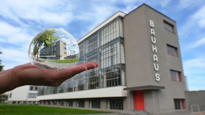 Dessau-Roßlau - Bauhaus © Michael Deutsch / Weiterer Text über ots und www.presseportal.de/nr/157804 / Die Verwendung dieses Bildes ist für redaktionelle Zwecke unter Beachtung ggf. genannter Nutzungsbedingungen honorarfrei. Veröffentlichung bitte mit Bildrechte-Hinweis.