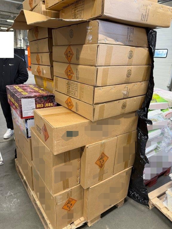 HZA-DD: Zoll warnt vor gefährlichem Feuerwerk aus dem Ausland