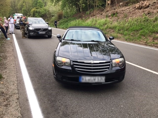 POL-PPWP: Unfall: Polizei fahndet nach Fahrer eines Kleinwagens