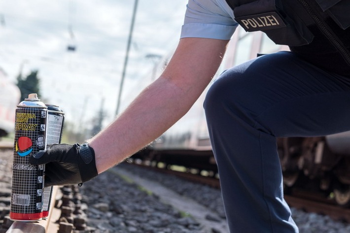 BPOLI EF: Sprayer treiben ihr Unwesen im Bahnhof Unterwellenborn
