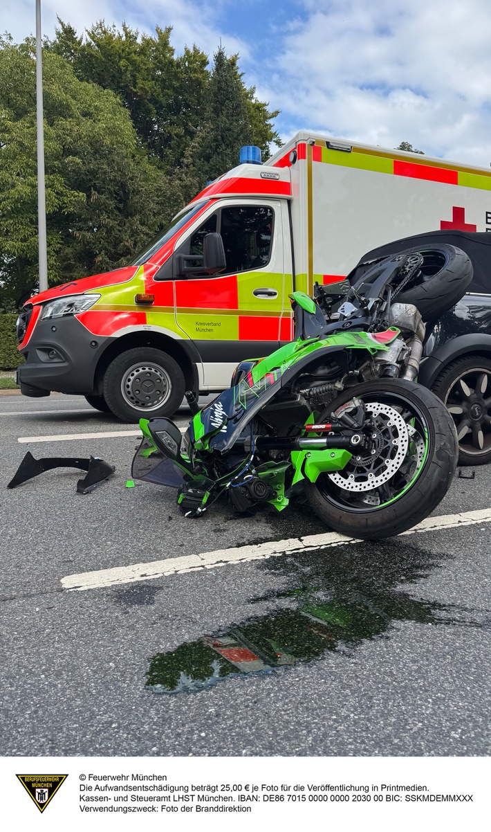 FW-M: Motorrad kollidiert mit Pkw (Moosach)