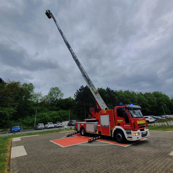 FW-EN: Brandmeldealarm an der Wetterstraße und Rauchentwicklung aus dem Waldgebiet an der Kemnade