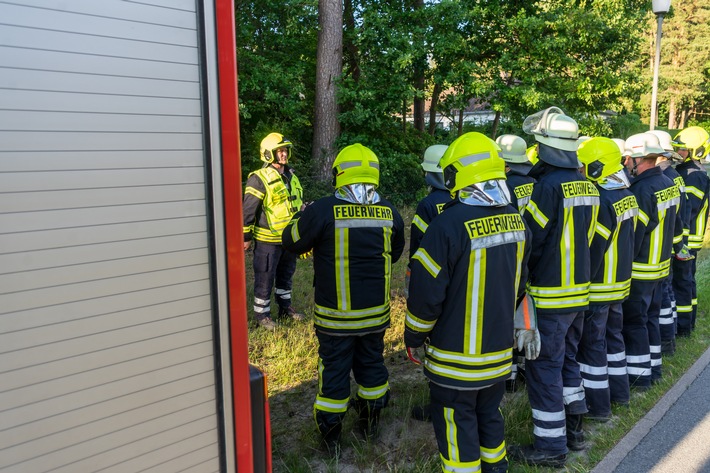 FW Flotwedel: Unklare Rauchentwicklung - Feuerwehr Sandlingen probt den Ernstfall