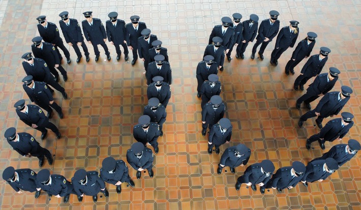 BPOL NRW: Die Bundespolizeiinspektion Dortmund begrüßt 41 neue Polizeimeisterinnen und Polizeimeister