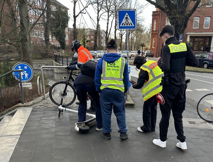 POL-STD: Polizei kontrolliert Elektroscooter in Stade - 27 Verstöße festgestellt