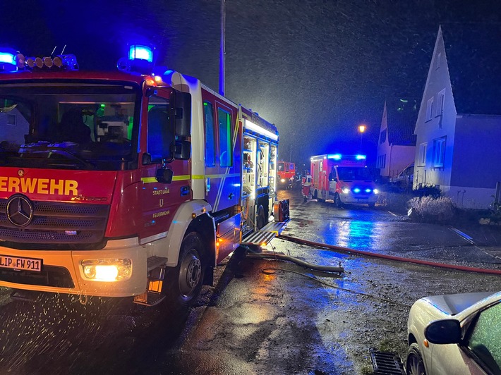 FW Lage: Feuer 3 / Dachstuhlbrand - 21.01.2022 - 18:39 Uhr