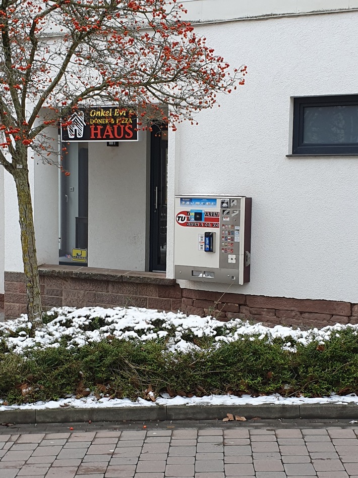 POL-HOL: Zigarettenautomat aufgebrochen - Zeugen gesucht