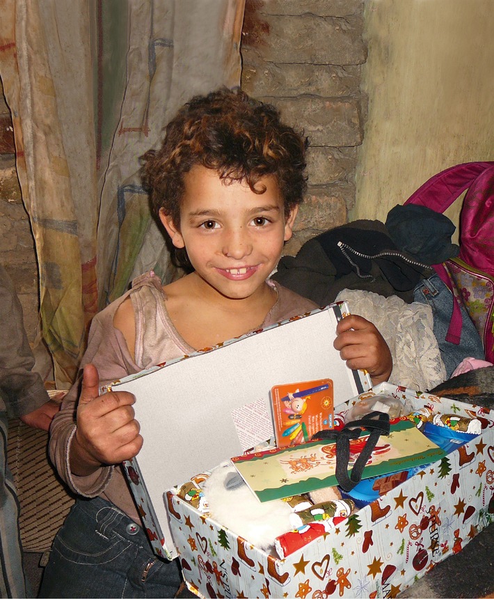 Weihnachtsgeschenke aus dem Schuhkarton: Bis zum 15. Nov. sammeln rund 150 Abgabestellen von &quot;Weihnachten im Schuhkarton&quot; schweizweit Geschenke für Kinder in Not in Georgien