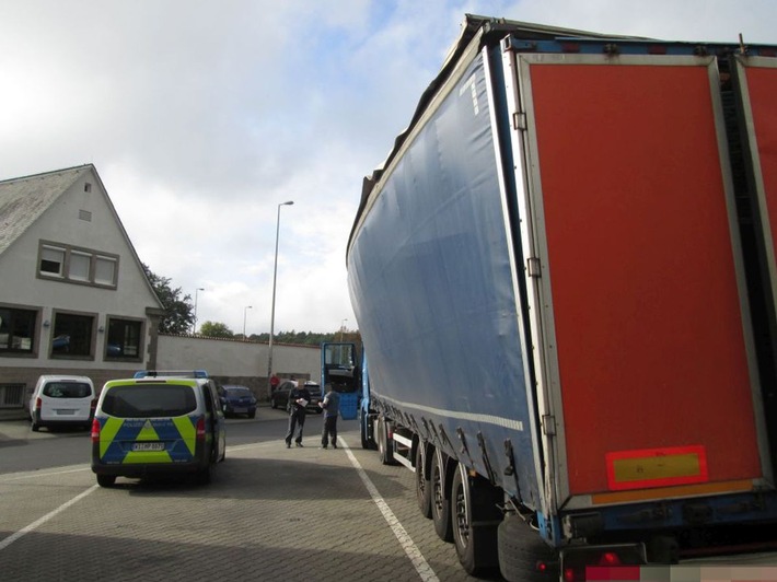 POL-GI: Polizisten stoppen Sattelzug auf der A5+Sexuelle Belästigungen in Gießen und Grünberg+Auseinandersetzung+Unfälle und Unfallfluchten