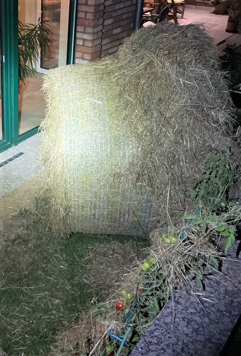 LPI-NDH: Verselbständigter Strohballen trifft Wohnhaus