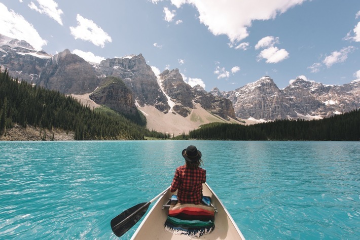 Absolut ikonisch: Der Moraine Lake im Banff Nationalpark in Alberta. / Weiterer Text über ots und www.presseportal.de/nr/162492 / Die Verwendung dieses Bildes ist für redaktionelle Zwecke unter Beachtung ggf. genannter Nutzungsbedingungen honorarfrei. Veröffentlichung bitte mit Bildrechte-Hinweis.
