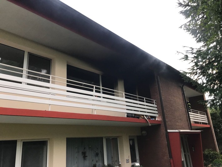 FW-Erkrath: Wohnung in Vollbrand - Eine verletzte Person