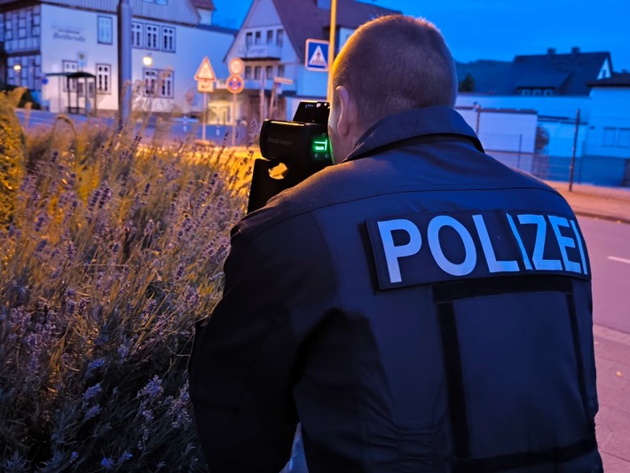 POL-HM: Großkontrolle: Geschwindigkeit und Tuning im Fokus der Polizei