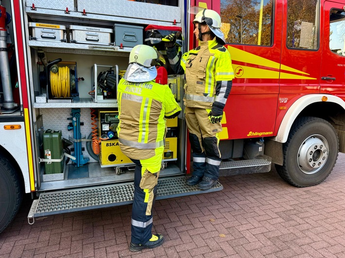 FW Hünxe: Zusätzliche Schutzkleidung für die Feuerwehr Hünxe