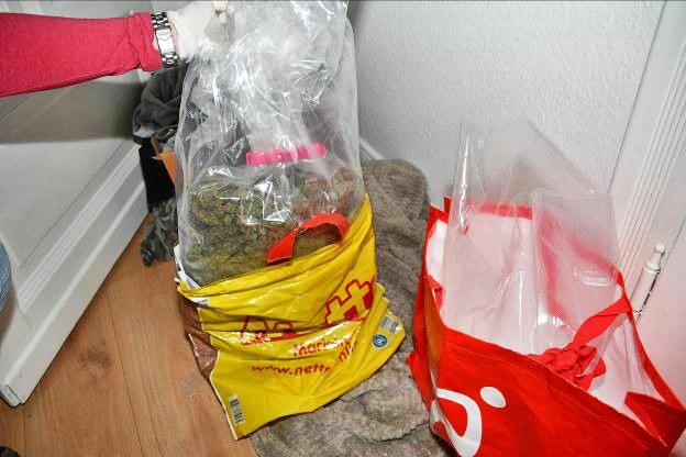 POL-ME: Durchsuchungsmaßnahmen mit Erfolg: Polizei stellt Drogen sicher - mehrere Dealer festgenommen - Ratingen - 2009177